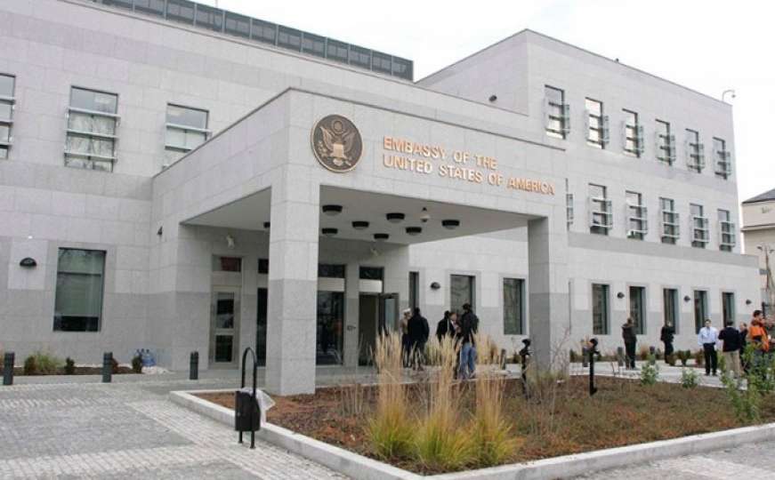 Ambasada SAD o skidanju ploče s Karadžićevim imenom: Važan korak ka pomirenju